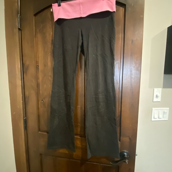 Pink Victoria’s secret yoga pants - Picture 2 of 5